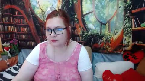 Snapshot of dyannelovee chatting on 05.28.26 Dyanne online show from 05.28.26