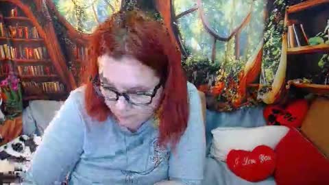 Snapshot of dyannelovee chatting on 05.29.26 Dyanne online show from 05.29.26