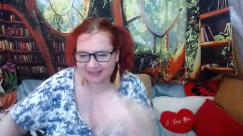 Snapshot of dyannelovee chatting on 06.02.26 Dyanne online show from 06.02.26