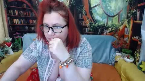 Snapshot of dyannelovee chatting on 06.06.26 Dyanne online show from 06.06.26