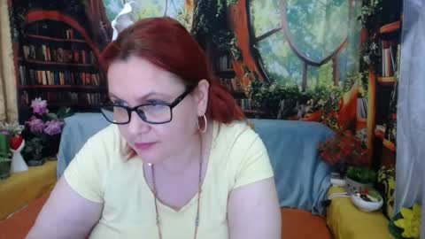Snapshot of dyannelovee chatting on 06.14.26 Dyanne online show from 06.14.26