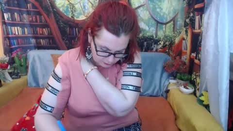 Snapshot of dyannelovee chatting on 06.16.26 Dyanne online show from 06.16.26