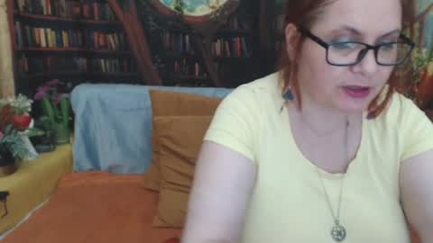 Snapshot of dyannelovee chatting on 06.17.26 Dyanne online show from 06.17.26
