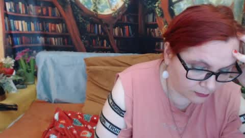 Snapshot of dyannelovee chatting on 06.20.26 Dyanne online show from 06.20.26