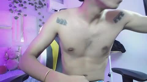 Snapshot of dylan_blue_ chatting on 07.23.26 DYLAN online show from 07.23.26