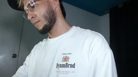 Snapshot of dylanxfun chatting on 06.25.26 dylanxfun online show from 06.25.26