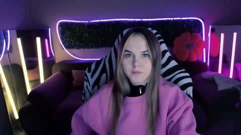 Snapshot of dyna_bae chatting on 11.24.25 Dyna online show from 11.24.25