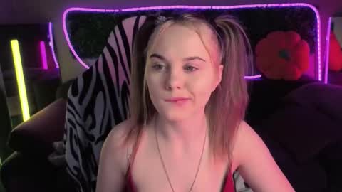 Snapshot of dyna_bae chatting on 11.25.25 Dyna online show from 11.25.25