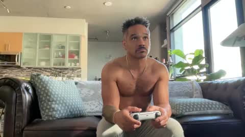 Snapshot of e13ven11 chatting on 01.10.25 Formally known as Virus of Life online show from 01.10.25