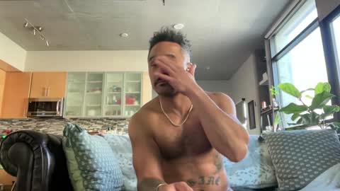 Snapshot of e13ven11 chatting on 01.11.25 Formally known as Virus of Life online show from 01.11.25