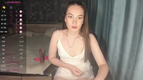 Snapshot of e_mil_y chatting on 07.24.26 Emily online show from 07.24.26