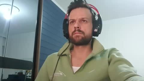 Snapshot of eaglecrm chatting on 11.20.25 eaglecrm online show from 11.20.25