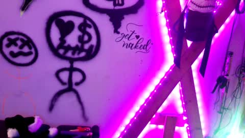 Snapshot of eandj8786 chatting on 12.24.24 Kryztal Klear Jaxx online show from 12.24.24