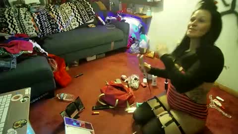 Snapshot of eandj8786 chatting on 01.06.25 Kryztal Klear Jaxx online show from 01.06.25