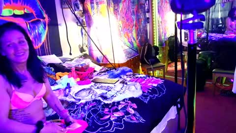 Snapshot of eandj8786 chatting on 01.06.25 Kryztal Klear Jaxx online show from 01.06.25