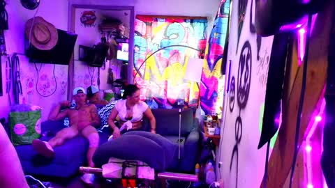 Snapshot of eandj8786 chatting on 01.06.25 Kryztal Klear Jaxx online show from 01.06.25