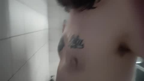 Snapshot of eandj8786 chatting on 02.01.25 Kryztal Klear Jaxx online show from 02.01.25