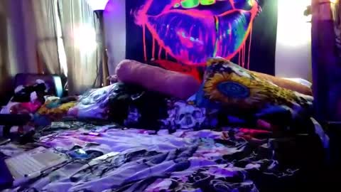 Snapshot of eandj8786 chatting on 02.17.25 Kryztal Klear Jaxx online show from 02.17.25