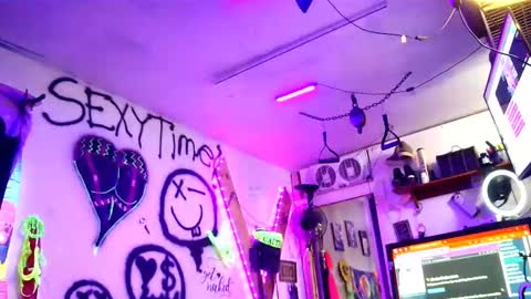 Snapshot of eandj8786 chatting on 02.27.25 Kryztal Klear Jaxx online show from 02.27.25