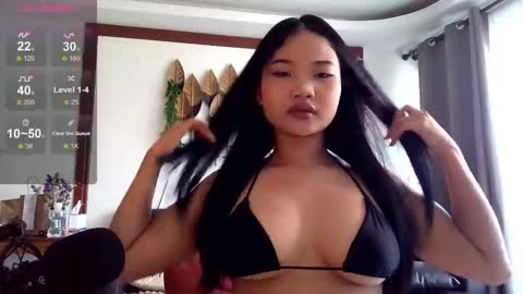 Snapshot of earny_baby chatting on 09.23.25 earny_baby online show from 09.23.25