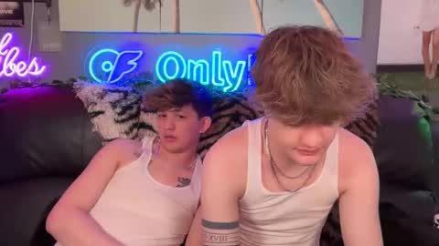 Snapshot of eastinwestin chatting on 03.11.26 eastinwestin online show from 03.11.26