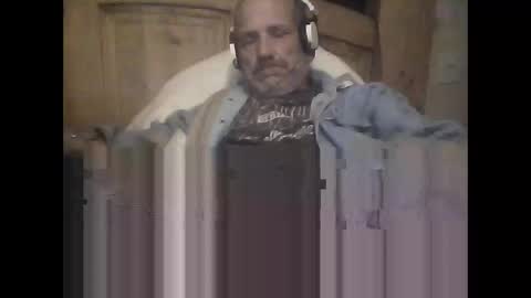 Snapshot of easye4015 chatting on 01.18.25 Easye online show from 01.18.25