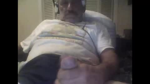 Snapshot of easye4015 chatting on 02.22.26 Easye online show from 02.22.26