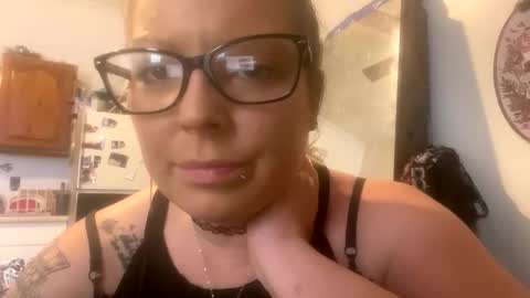 Snapshot of easyednem528280 chatting on 11.08.25 easyednem528280 online show from 11.08.25