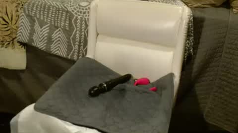 Six online show from 12.30.24