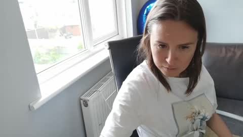 Nadia Ferreira  online show from 05.08.26