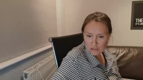 Nadia Ferreira  online show from 06.08.26
