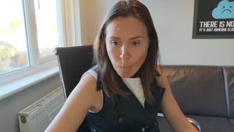 Nadia Ferreira  online show from 06.13.26