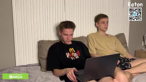 Snapshot of eaton_ chatting on 10.18.25 eaton_ online show from 10.18.25