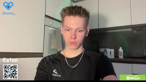 Snapshot of eaton_ chatting on 11.25.25 eaton_ online show from 11.25.25