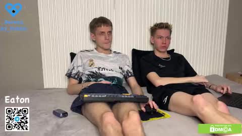 Snapshot of eaton_ chatting on 12.01.25 eaton_ online show from 12.01.25