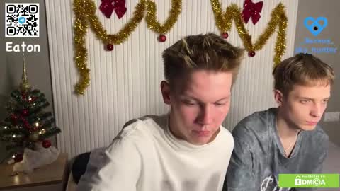 Snapshot of eaton_ chatting on 12.14.25 eaton_ online show from 12.14.25