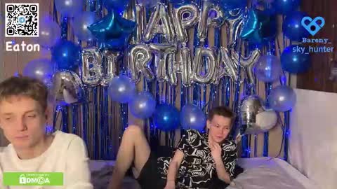 Snapshot of eaton_ chatting on 12.17.25 eaton_ online show from 12.17.25