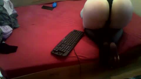 Snapshot of eblata chatting on 12.29.24 shy yoong cross online show from 12.29.24