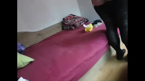 Snapshot of eblata chatting on 02.05.25 shy yoong cross online show from 02.05.25