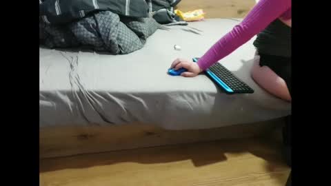 Snapshot of eblata chatting on 03.01.25 shy yoong cross online show from 03.01.25