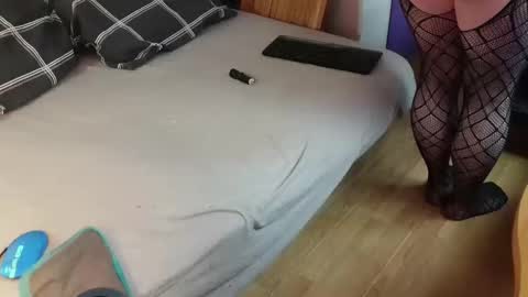 Snapshot of eblata chatting on 12.02.25 shy yoong cross online show from 12.02.25