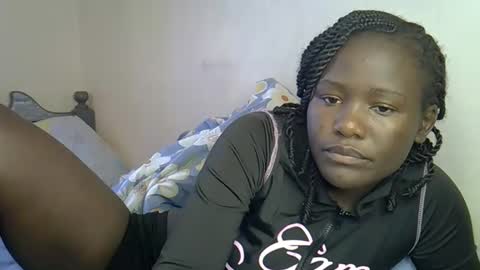 Snapshot of ebonnyqueeen chatting on 12.02.25 Queen online show from 12.02.25