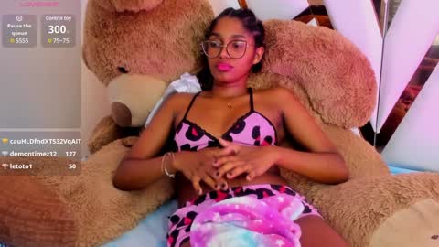 Snapshot of ebony_beautifull chatting on 12.18.24 Luci online show from 12.18.24