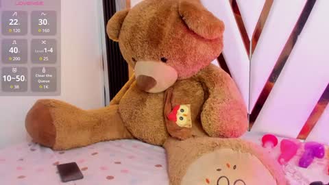 Snapshot of ebony_beautifull chatting on 12.20.24 Luci online show from 12.20.24