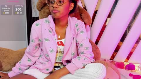 Snapshot of ebony_beautifull chatting on 01.25.25 Luci online show from 01.25.25