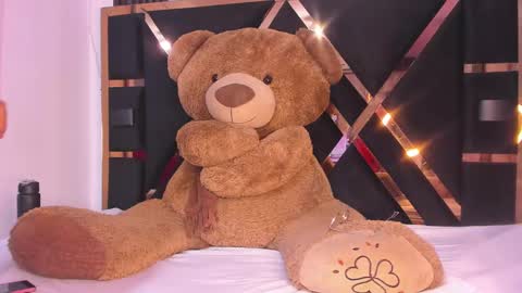 Snapshot of ebony_beautifull chatting on 02.27.25 Luci online show from 02.27.25