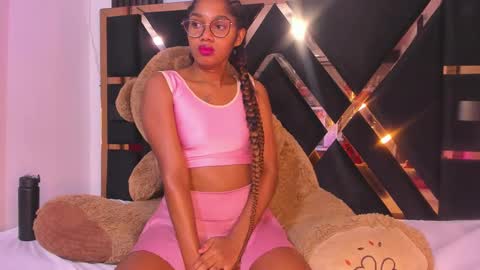 Snapshot of ebony_beautifull chatting on 02.28.25 Luci online show from 02.28.25