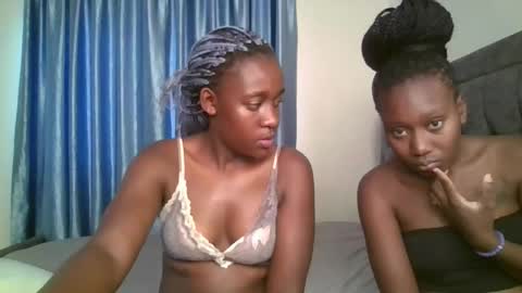 Snapshot of ebony_doll11 chatting on 11.03.25 melons online show from 11.03.25