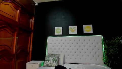 ebony_katterin online show from 12.20.25