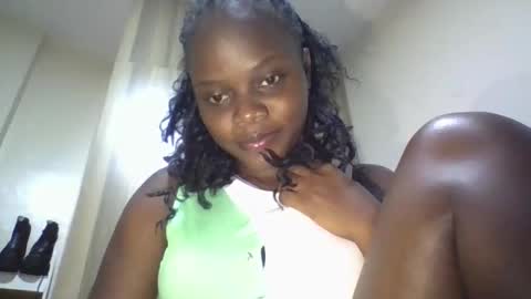Snapshot of ebony_tasha chatting on 05.22.26 tasha online show from 05.22.26